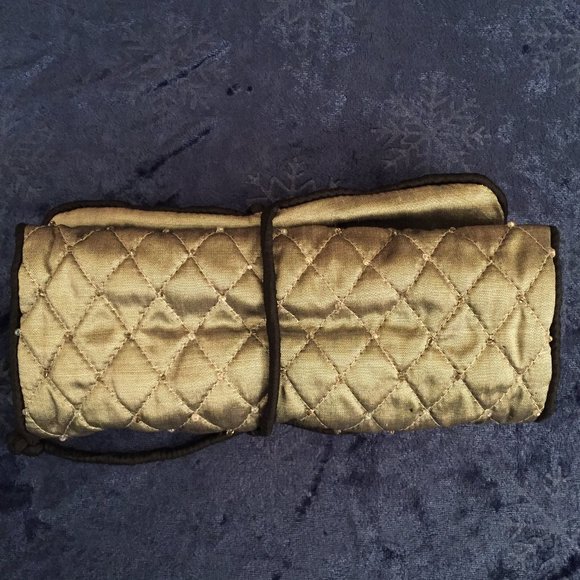 Green Gecko Small Gray Silk Jewelry Travel Pouch - Picture 5 of 5